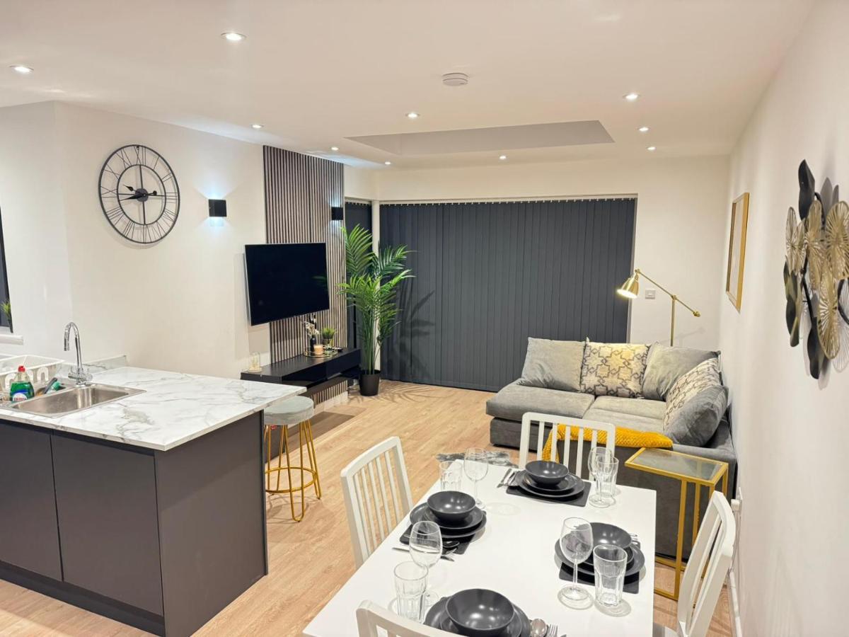 Вилла Stylish 4Bd - Coop Live - Etihad - Parking - Ev Манчестер Экстерьер фото