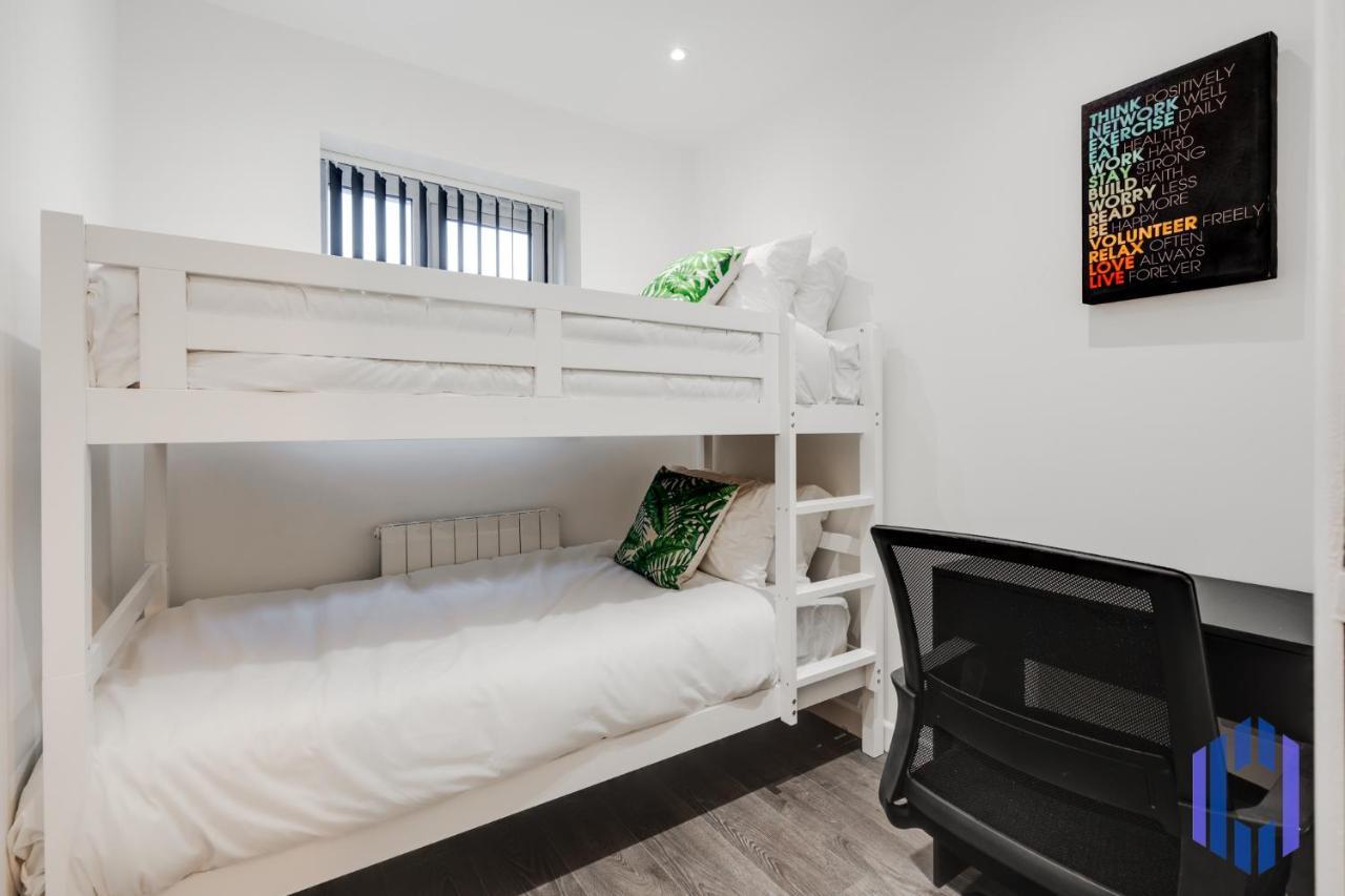 Вилла Stylish 4Bd - Coop Live - Etihad - Parking - Ev Манчестер Экстерьер фото