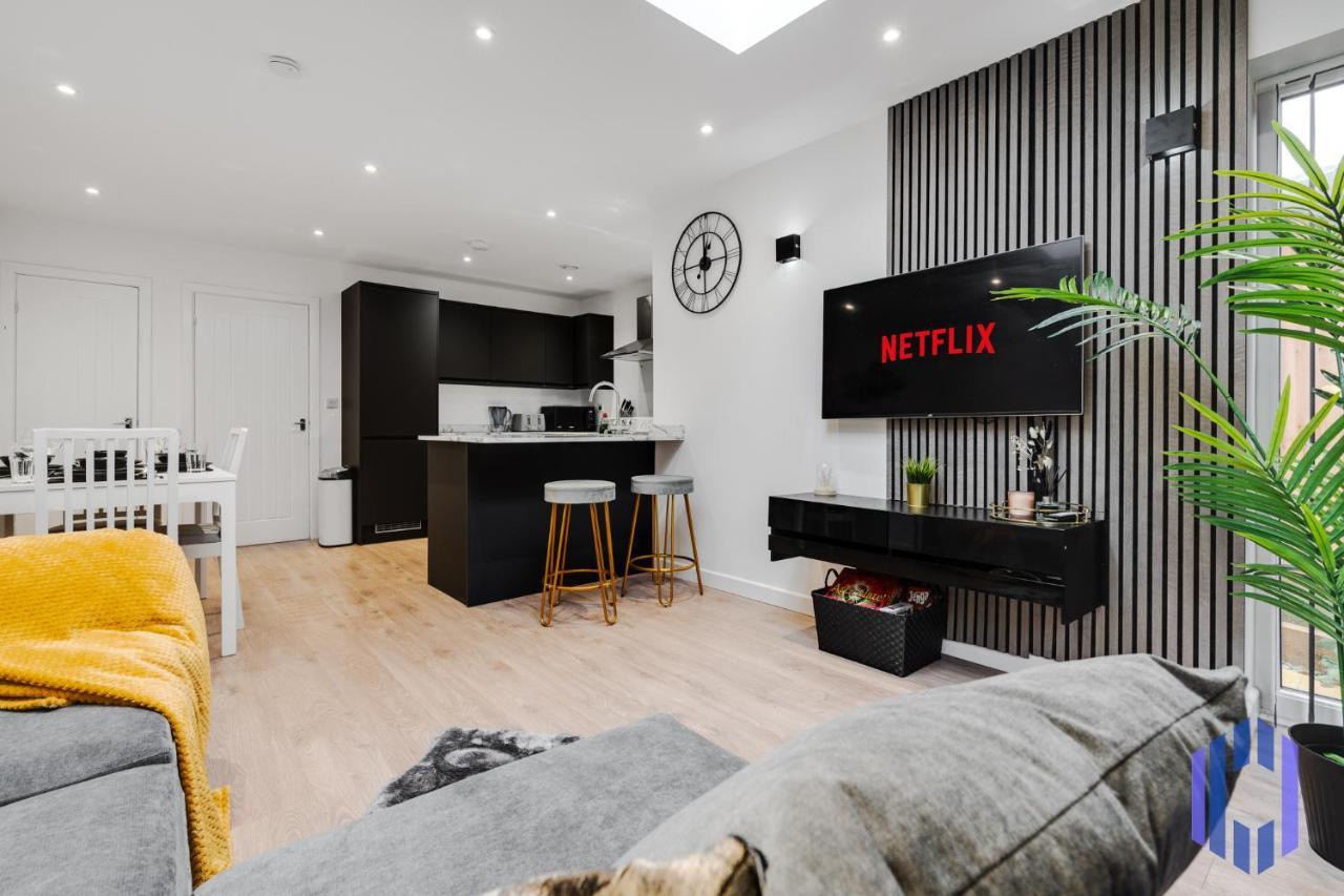 Вилла Stylish 4Bd - Coop Live - Etihad - Parking - Ev Манчестер Экстерьер фото
