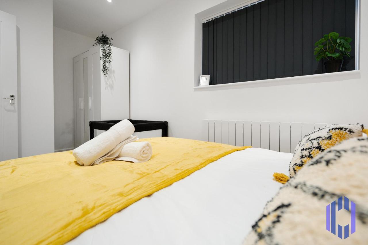 Вилла Stylish 4Bd - Coop Live - Etihad - Parking - Ev Манчестер Экстерьер фото